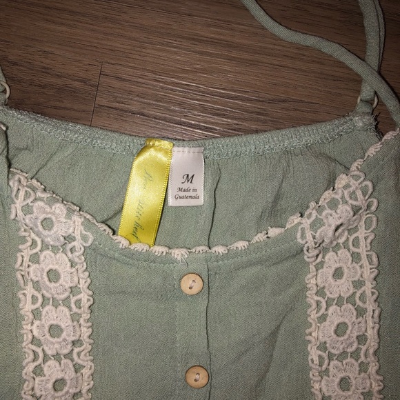 Francesca’s embroidered peplum top - Picture 2 of 2